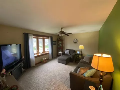 1052 Fleur Dr, Waterloo, IA 50701 photo 2