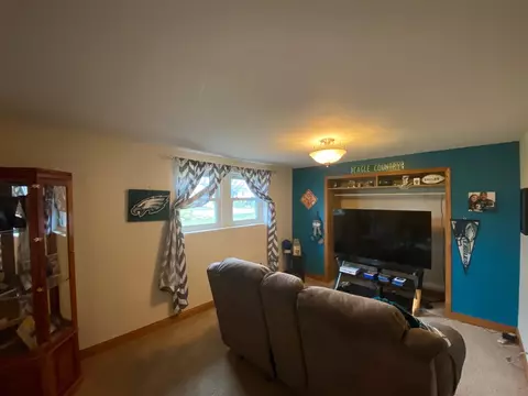 1052 Fleur Dr, Waterloo, IA 50701 photo 10