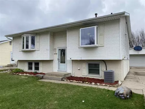 1052 Fleur Dr, Waterloo, IA 50701 photo 1