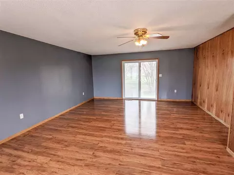 236 E 5th St, Readlyn, IA 50668 photo 3
