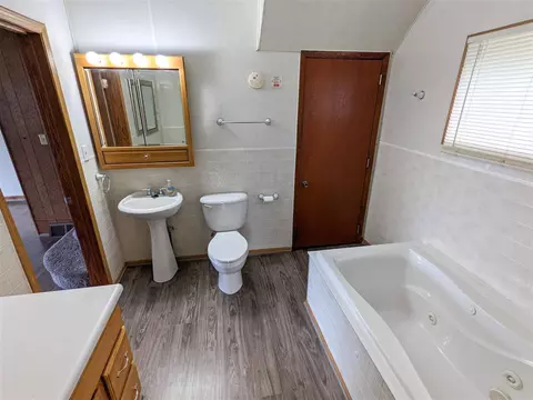236 E 5th St, Readlyn, IA 50668 photo 14