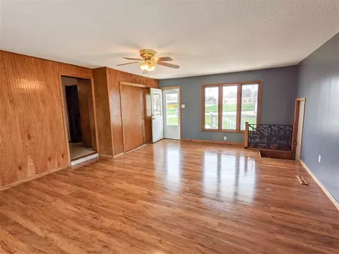 236 E 5th St, Readlyn, IA 50668 photo 4