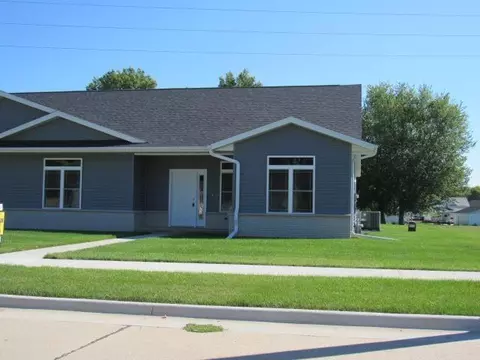 676 N Chestnut St, Monticello, IA 52310