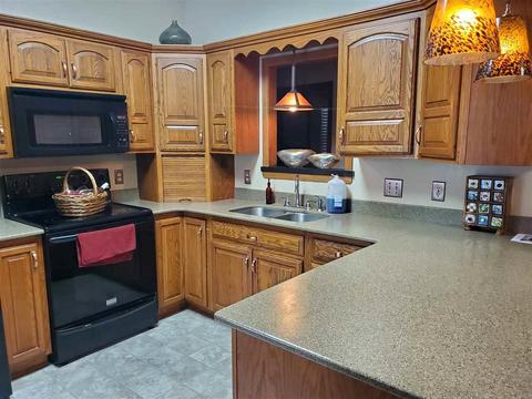 331 E 3rd Ave, Cresco, IA 52136 photo 9