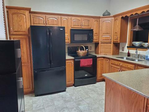 331 E 3rd Ave, Cresco, IA 52136 photo 8