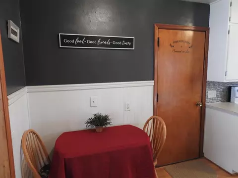 810 W 3rd St, Sumner, IA 50674 photo 3
