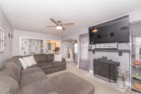 227 Bertch Ave, Waterloo, IA 50702 photo 4