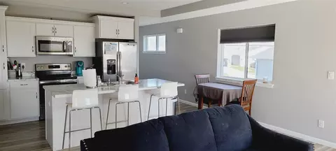 731 Grindstone Cir, Waterloo, IA 50702 photo 3
