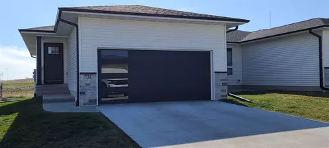 731 Grindstone Cir, Waterloo, IA 50702 photo 1