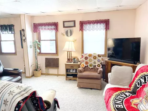 308 Main St, Decorah, IA 52101 photo 4