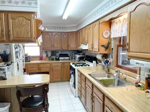 308 Main St, Decorah, IA 52101 photo 6