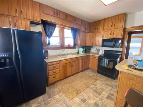 28836 State St, Eldorado, IA 52175 photo 6
