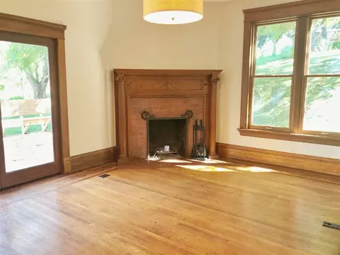 918 Pleasant Ave, Decorah, IA 52101 photo 6