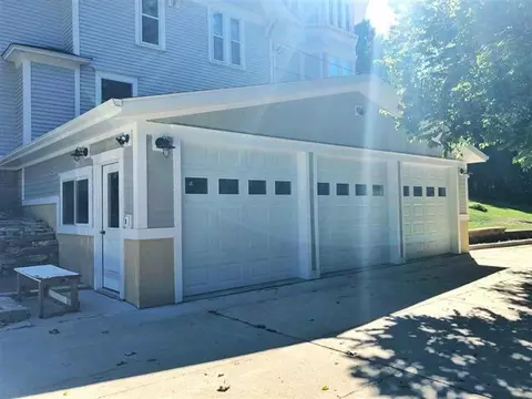918 Pleasant Ave, Decorah, IA 52101 photo 3