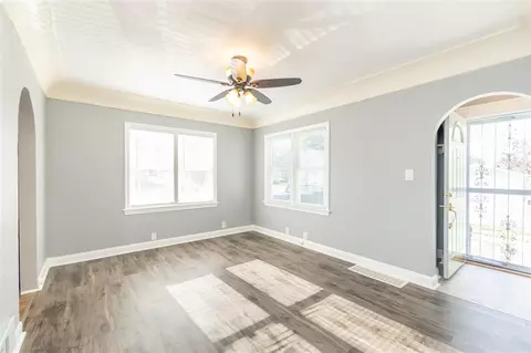 914 E Mitchell Ave, Waterloo, IA 50702 photo 3