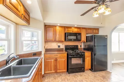 914 E Mitchell Ave, Waterloo, IA 50702 photo 8