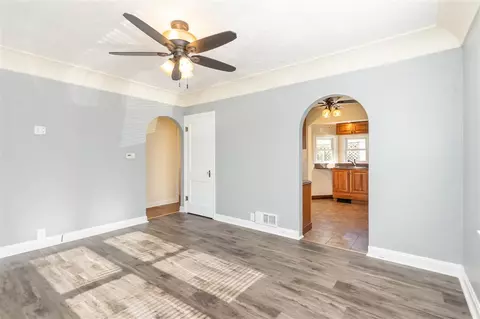 914 E Mitchell Ave, Waterloo, IA 50702 photo 6