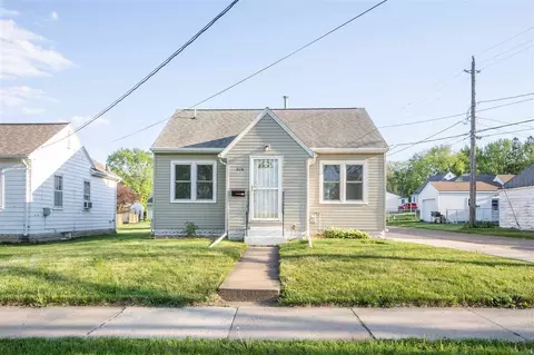 914 E Mitchell Ave, Waterloo, IA 50702 photo 1