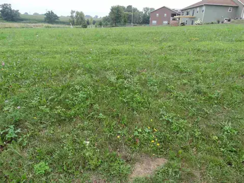 1015 SW 2nd St, Waukon, IA 52172