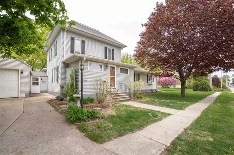 203 S Maple St, Sumner, IA 50674 photo 1
