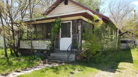 2847 E 4th St, Waterloo, IA 50703 photo 1