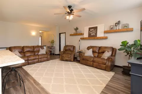 4448 Charm Dr, Waterloo, IA 50701 photo 4
