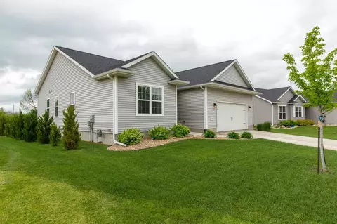 4448 Charm Dr, Waterloo, IA 50701 photo 3