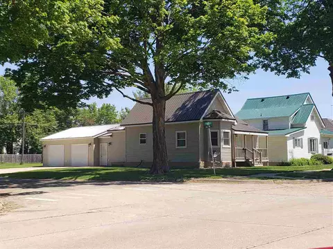 702 E 3rd Ave, Cresco, IA 52136 photo 2