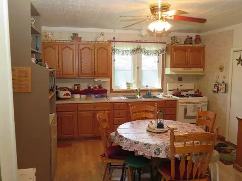 703 Maple Ave, Decorah, IA 52101 photo 6