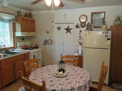 703 Maple Ave, Decorah, IA 52101 photo 5