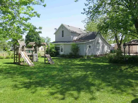 703 Maple Ave, Decorah, IA 52101 photo 2