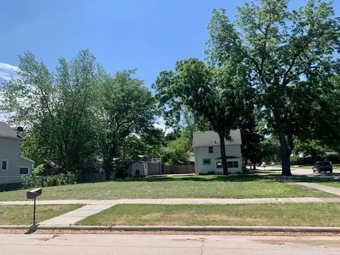 701 Maple Ave, Decorah, IA 52101 photo 1