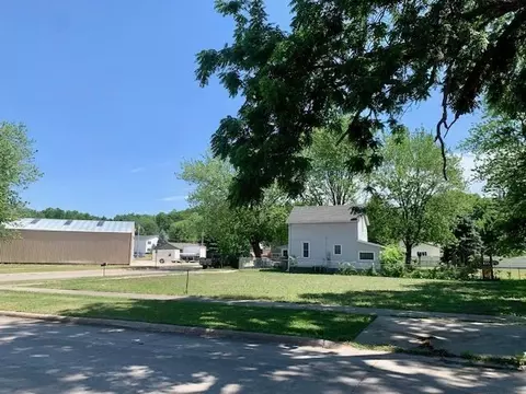 701 Maple Ave, Decorah, IA 52101 photo 2
