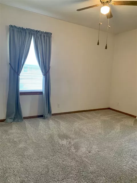 128 Ruby Dr, Waterloo, IA 50702 photo 6