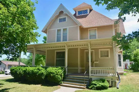 802 Maple Ave, Decorah, IA 52101 photo 1