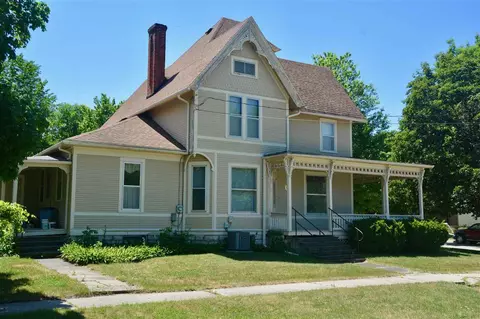 802 Maple Ave, Decorah, IA 52101 photo 3