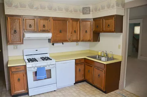802 Maple Ave, Decorah, IA 52101 photo 9