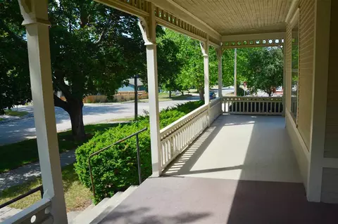 802 Maple Ave, Decorah, IA 52101 photo 4