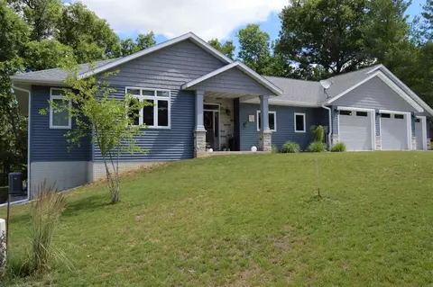 1672 Sawgrass Rd, Decorah, IA 52101 photo 1