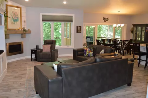 1672 Sawgrass Rd, Decorah, IA 52101 photo 6