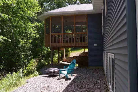 1672 Sawgrass Rd, Decorah, IA 52101 photo 3