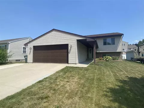 4044 Mark Dr, Waterloo, IA 50701 photo 1