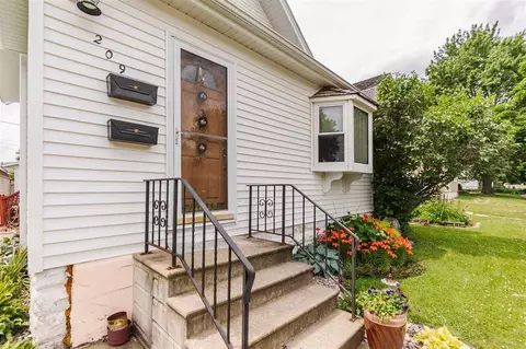 209 Summit Ave, Waterloo, IA 50701 photo 4
