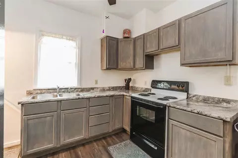 209 Summit Ave, Waterloo, IA 50701 photo 12
