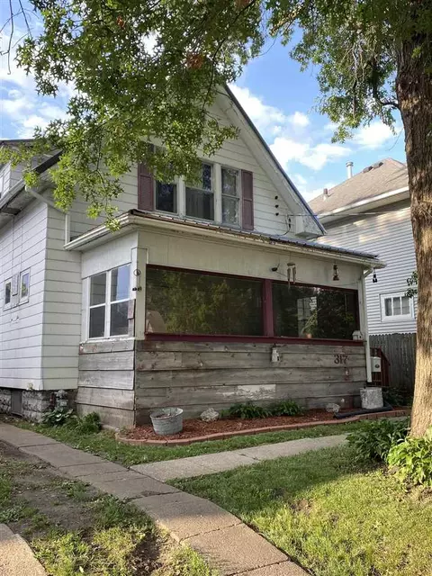 317 Williston Ave, Waterloo, IA 50702 photo 1