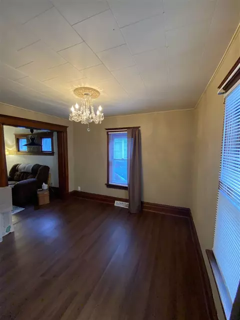 317 Williston Ave, Waterloo, IA 50702 photo 2