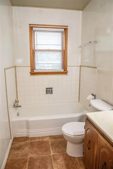 1213 E Ridgeway Ave, Waterloo, IA 50702 photo 18