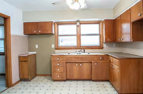 1213 E Ridgeway Ave, Waterloo, IA 50702 photo 10