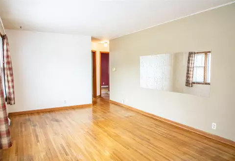 1213 E Ridgeway Ave, Waterloo, IA 50702 photo 9