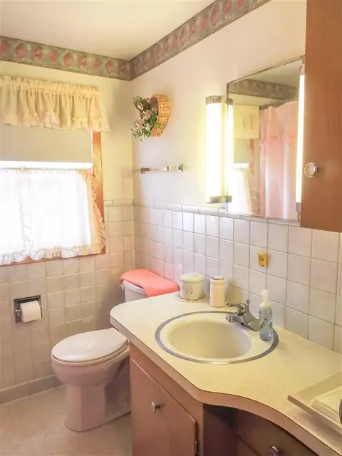 816 W 3rd St, Sumner, IA 50674 photo 14